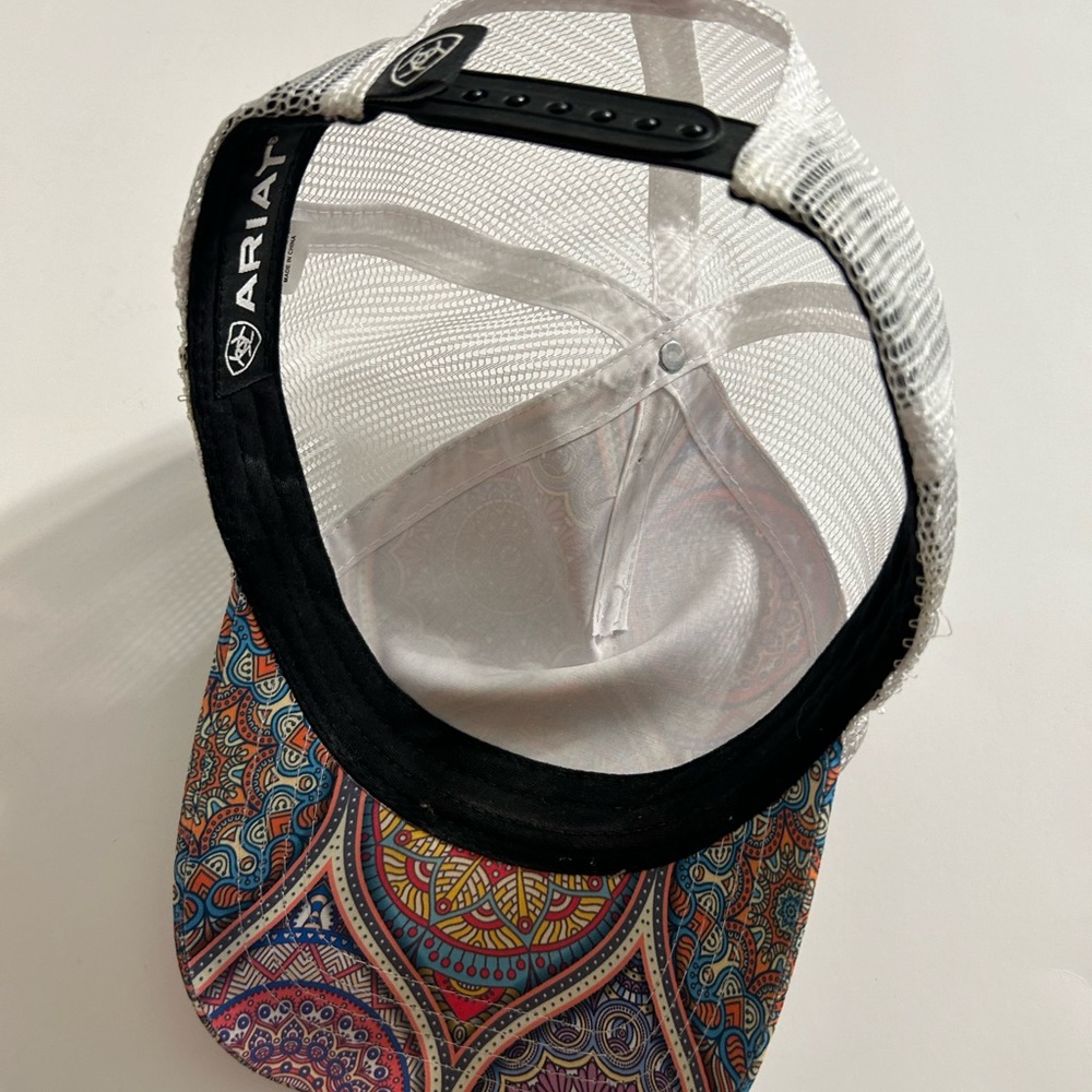 ARIAT WOMEN’S PAISLEY MULTI COLORED TRUCKER SNAPBACK CAP STAINED GLASS STYLE OS - Picture 9 of 10